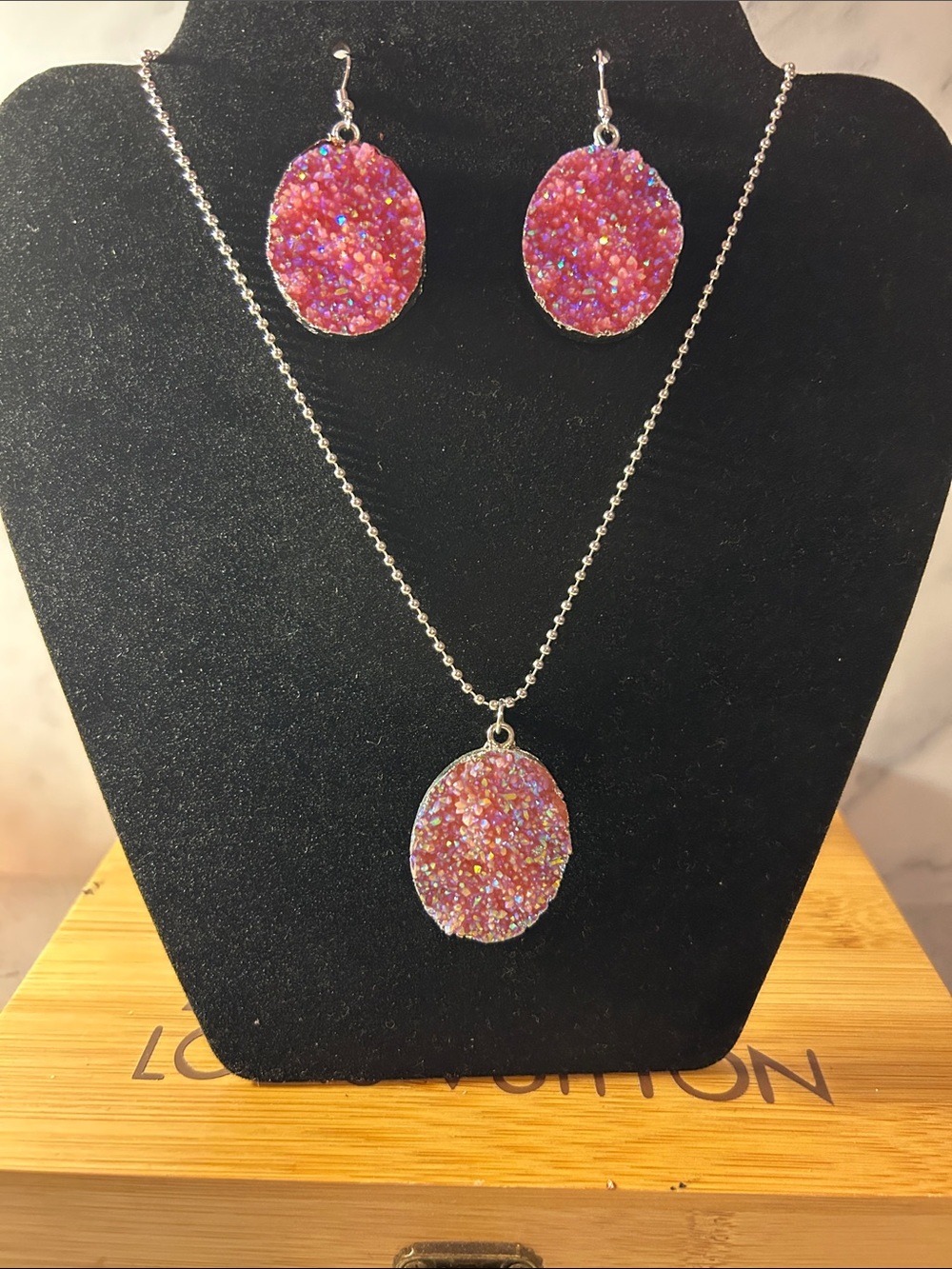 Source Unknown Pink Sparkling Druzy Necklace and Earring Set